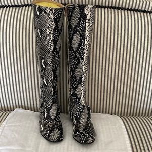 Python-like tall Boots with silver chain embellishment Size 6